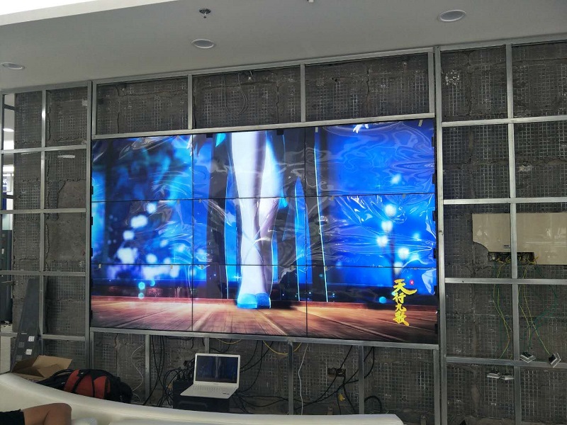 四川成都彭州交通銀行46寸大廳宣傳展示3X3拼接大屏幕案例